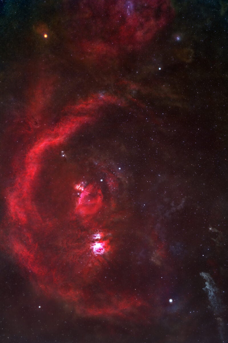 To capture this image of Barnard’s Loop (Sharpless 2–276) and the Orion Nebula (M42), the author captured eight 4-minute exposures in RGB plus eight 6-minute exposures in Hα.